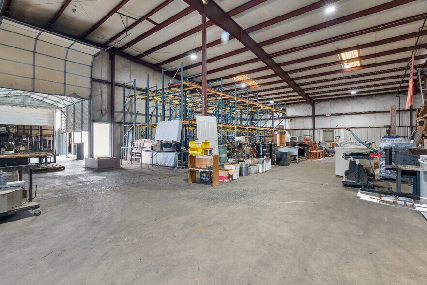 More Photos Of 2078 Ford Ave, Springdale Warehouse For Lease