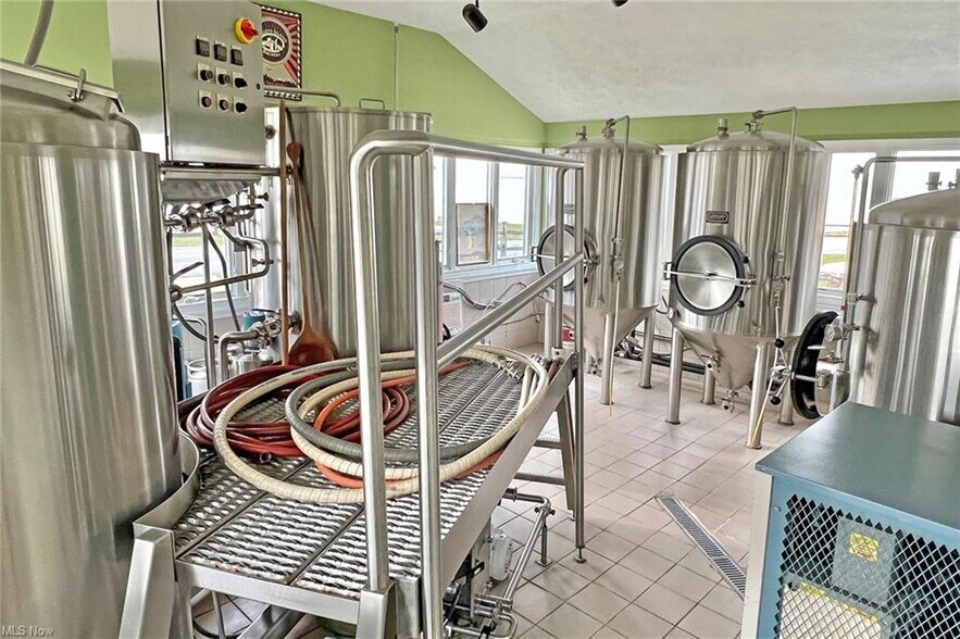 More Photos Of 504 W Lakeshore Dr, Kelleys Island Restaurant For Sale