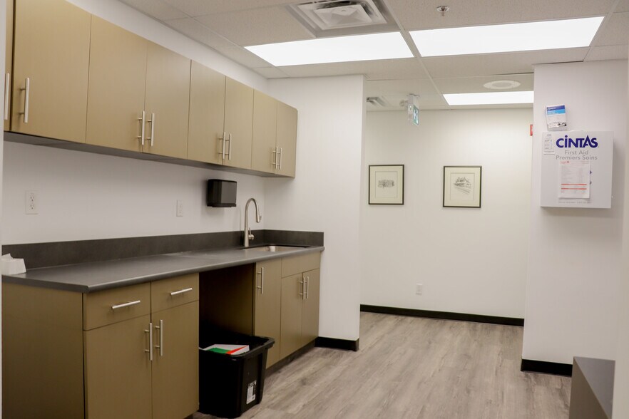 More Photos Of 3601 82nd Ave, Leduc Flex For Lease