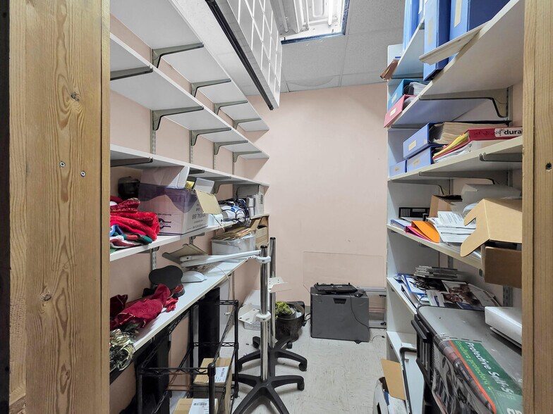 More Photos Of 6429 Fairmont Pky, Pasadena Office For Sale