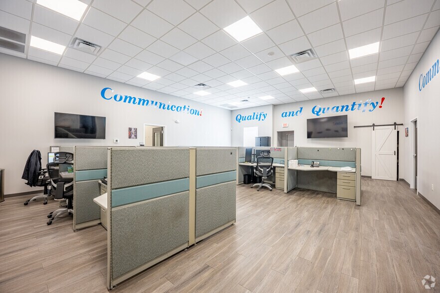 More Photos Of 150 Dog Track Rd, Longwood Office For Lease