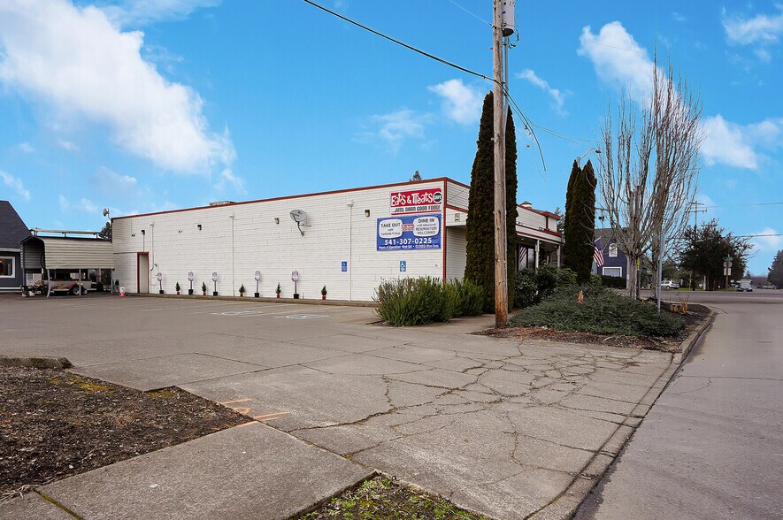 More Photos Of 1644 Main St, Philomath General Retail For Sale