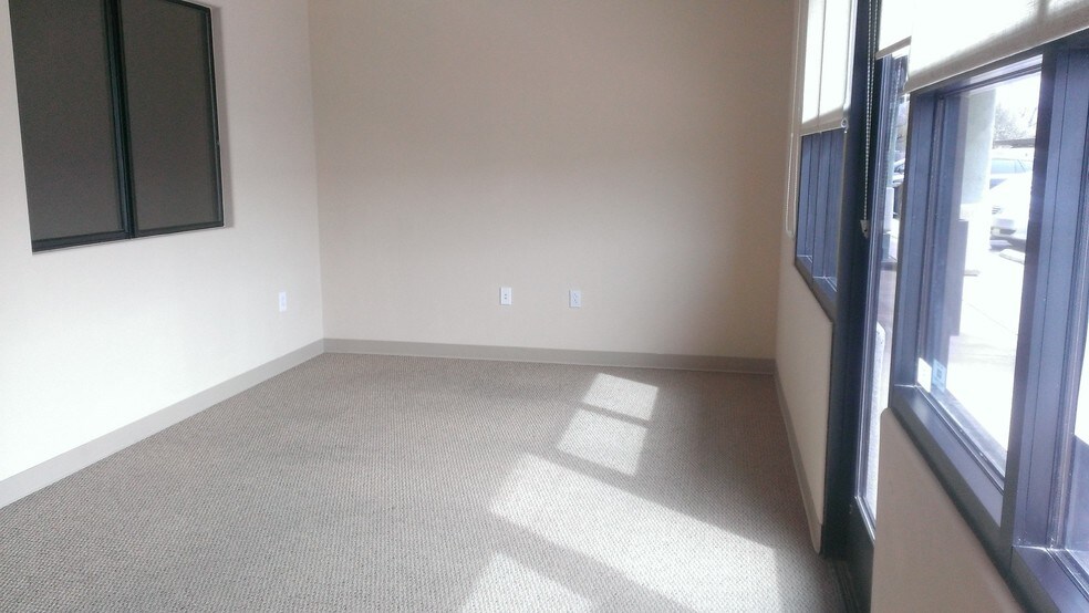More Photos Of 512 E Whitehouse Canyon Rd, Green Valley Medical For Sale