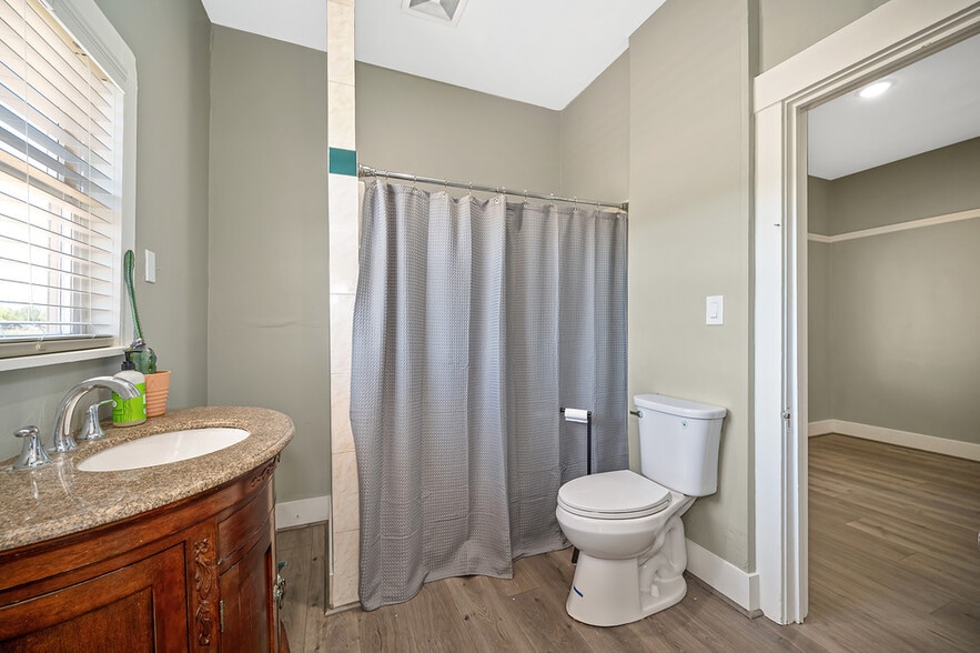 More Photos Of 19435 East St, Woodland Specialty For Sale