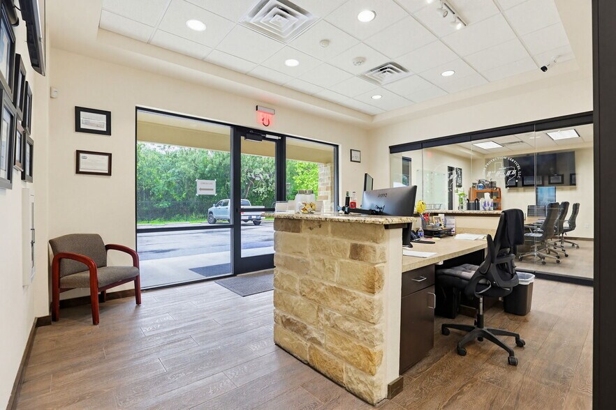More Photos Of 11550 N North Loop Rd, San Antonio Warehouse For Sale