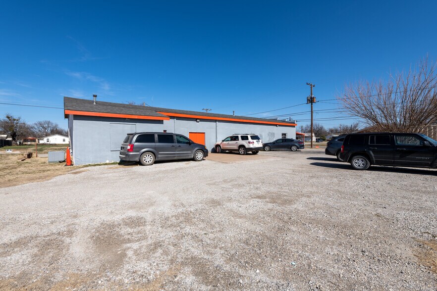 More Photos Of 315 N Bridge St, Henrietta Storefront For Sale