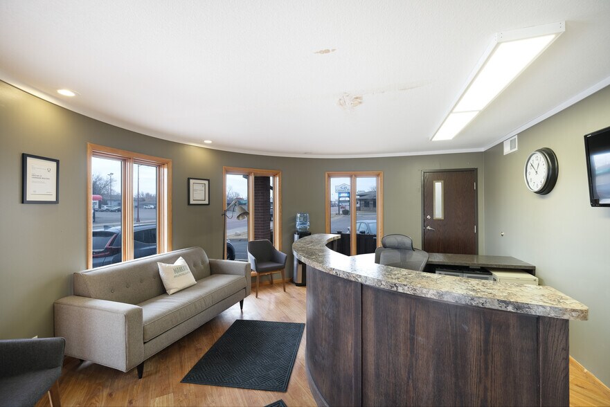 More Photos Of 931 E Madison Ave, Mankato Office Residential For Lease