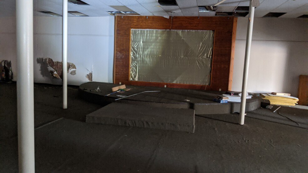 More Photos Of 438 Main St, Liberty Office For Lease