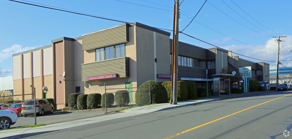 Primary Photo Of 3314-3318 Oak St, Saanich Service For Lease