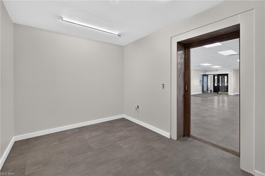 More Photos Of 4140 Market St, Youngstown Medical For Sale