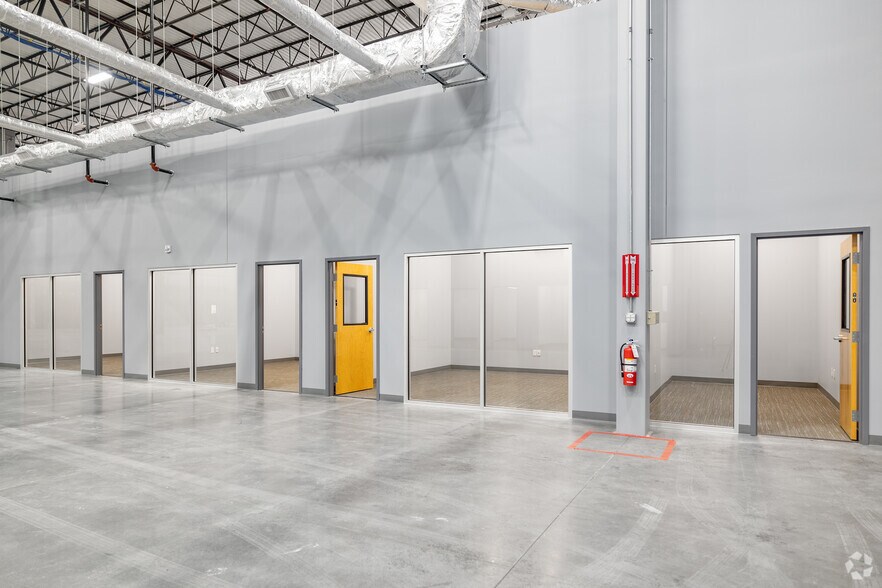 More Photos Of 12415 Old Lagrange Rd, Louisville Warehouse For Lease