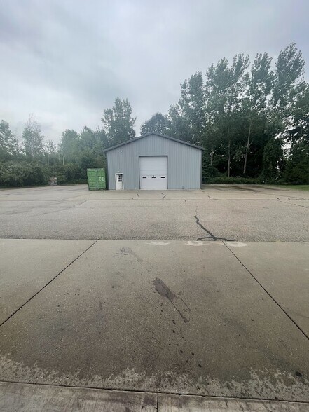 More Photos Of 1923 M 40, Holland Warehouse For Lease