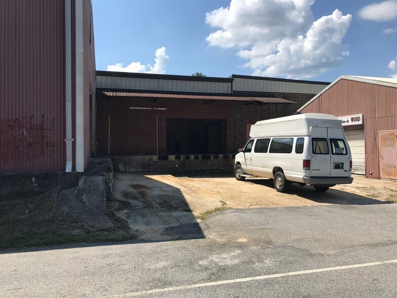 More Photos Of 200 Davis St, Chesterfield Manufacturing For Sale