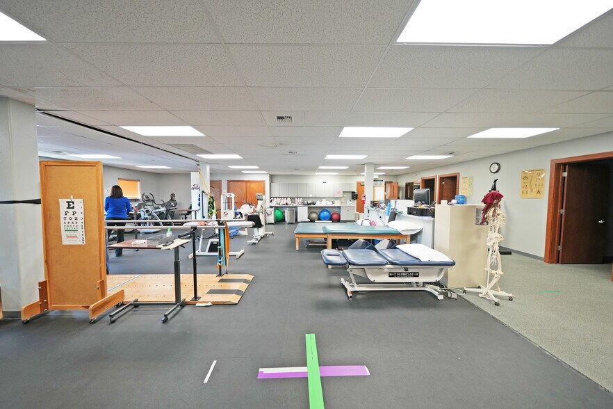 More Photos Of 1608 S 24th Ave, Yakima Movie Radio TVStudio For Sale