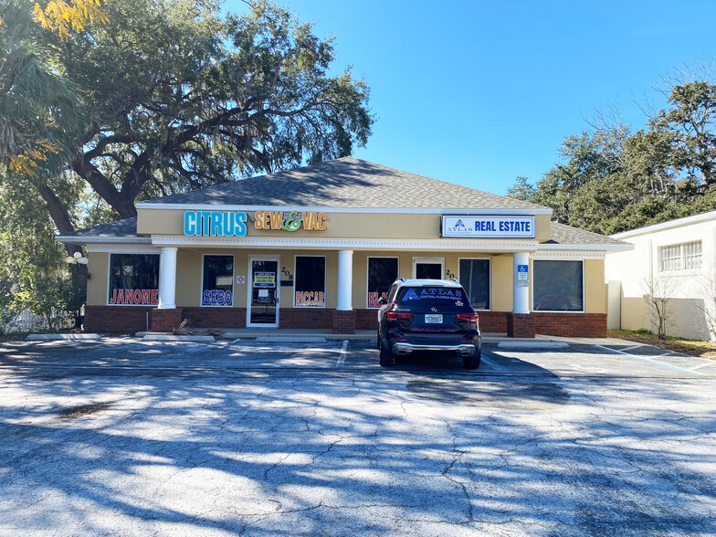 Primary Photo Of 208 S US-27 Hwy, Lady Lake General Retail For Lease