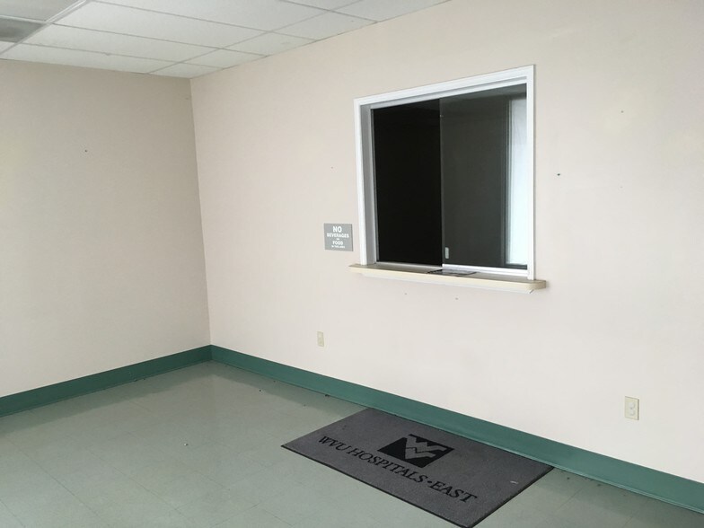 More Photos Of 4976-4996 Gerrardstown Rd, Inwood Freestanding For Lease