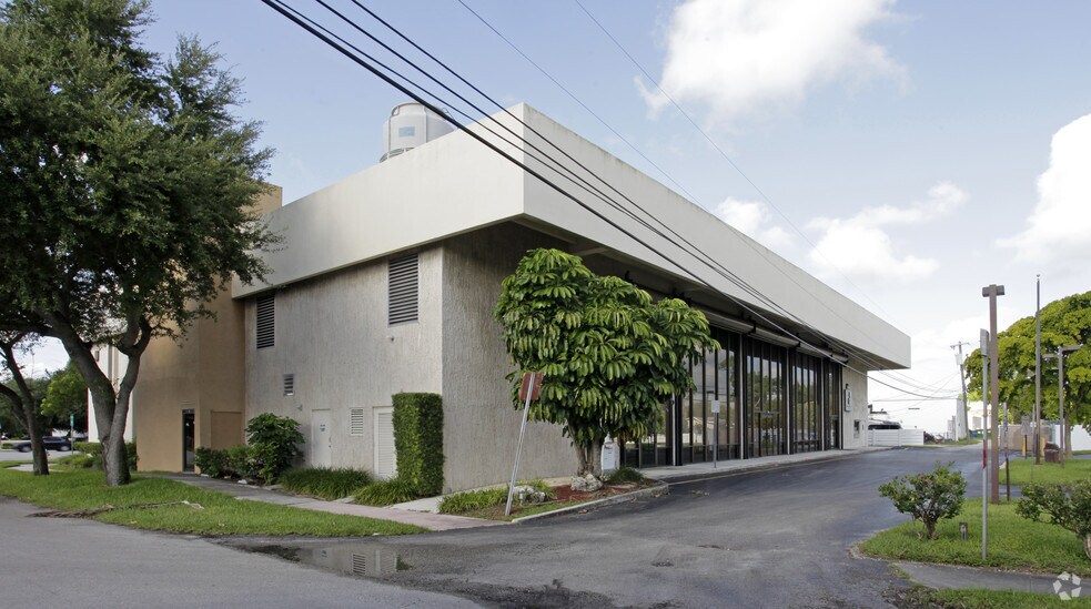 More Photos Of 5701 Hollywood Blvd, Hollywood Office Residential For Lease