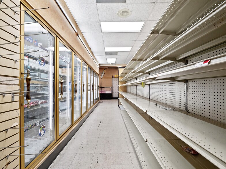 More Photos Of 2915 Calhoun, Fort Wayne Storefront For Sale