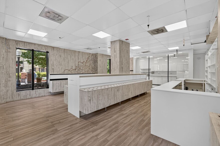 More Photos Of 900 N Taylor St, Arlington Continuing Care Retirement Community For Lease