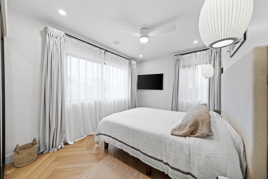 More Photos Of 7372 Fay Ave, La Jolla Multifamily For Sale