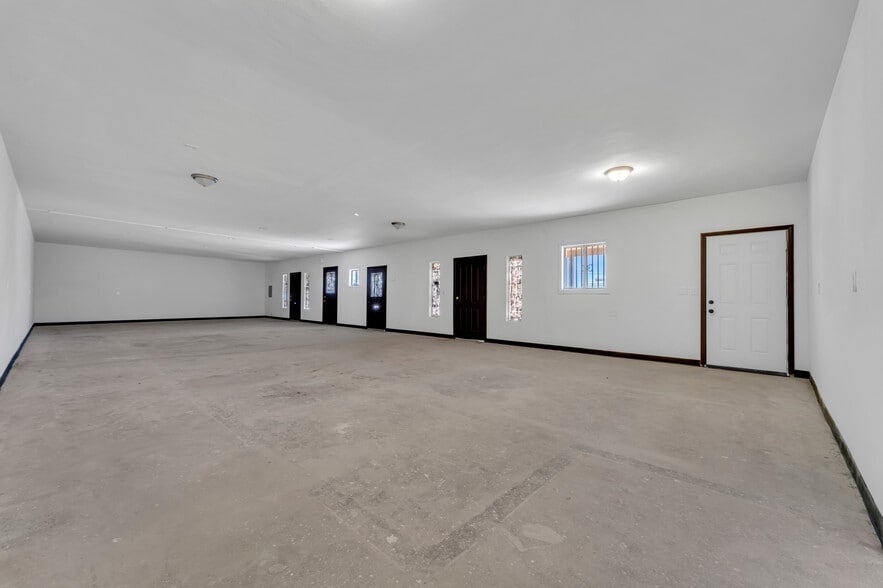 More Photos Of 113 W Pillsbury St, Lancaster Flex For Sale