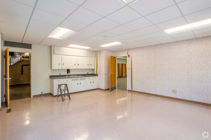 More Photos Of 3429 N Prospect Rd, Peoria Bank For Sale