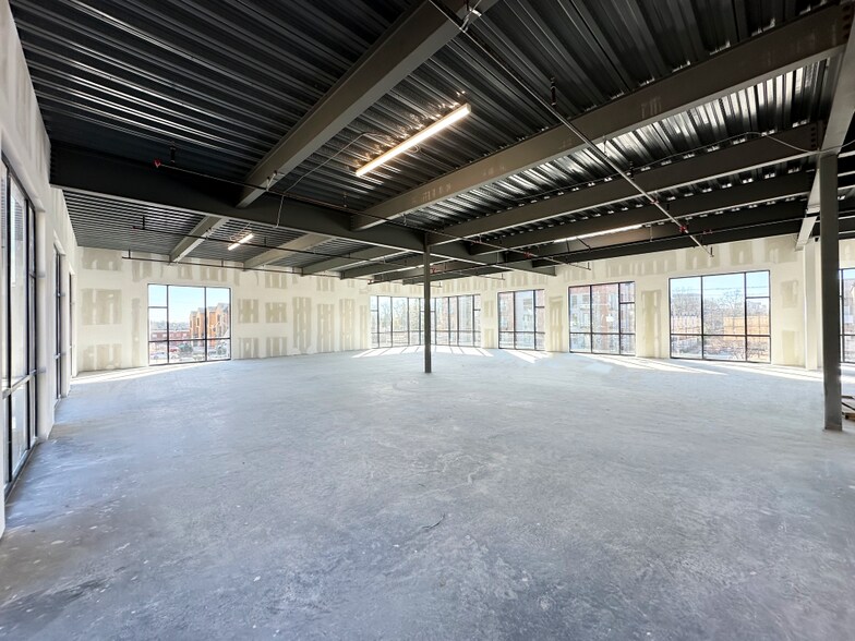 More Photos Of 15-17 E Stone Ave, Greenville Office For Lease