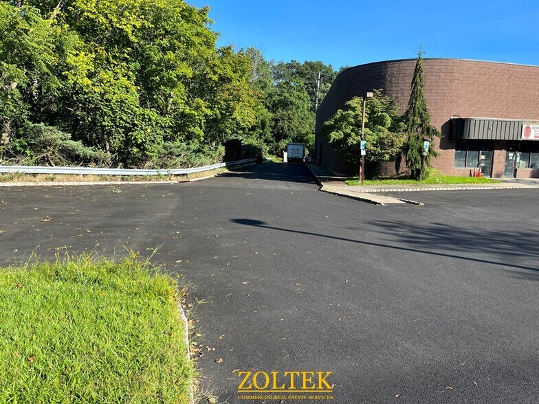 More Photos Of 153 N Kinderkamack Rd, Montvale Freestanding For Lease