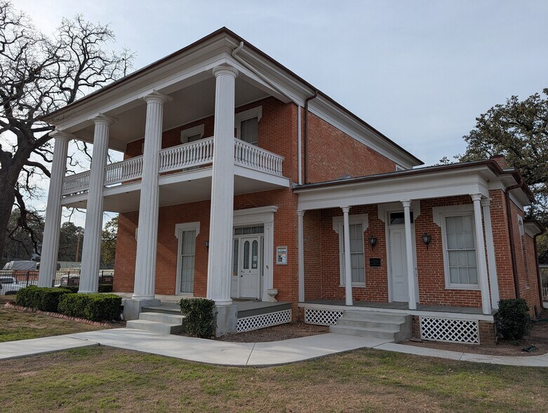 More Photos Of 407 Columbus Ave, Waco Office For Lease