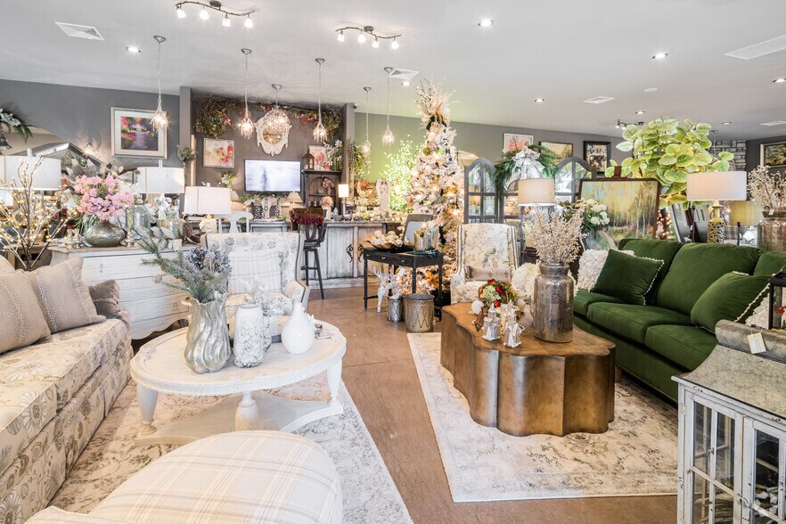 More Photos Of 1208 Donna Dr, Carterville Freestanding For Sale