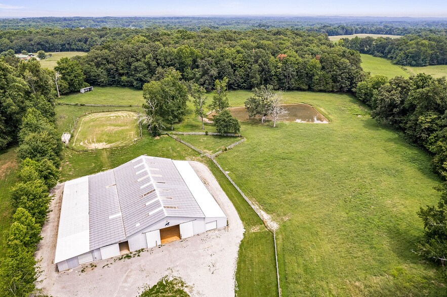 More Photos Of 1499 W Whitehall Rd, Cookeville Light Distribution For Sale