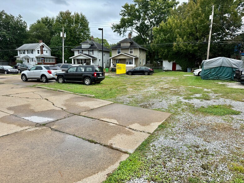 More Photos Of 1107 Lincoln Way E, Massillon Veterinarian Kennel For Sale