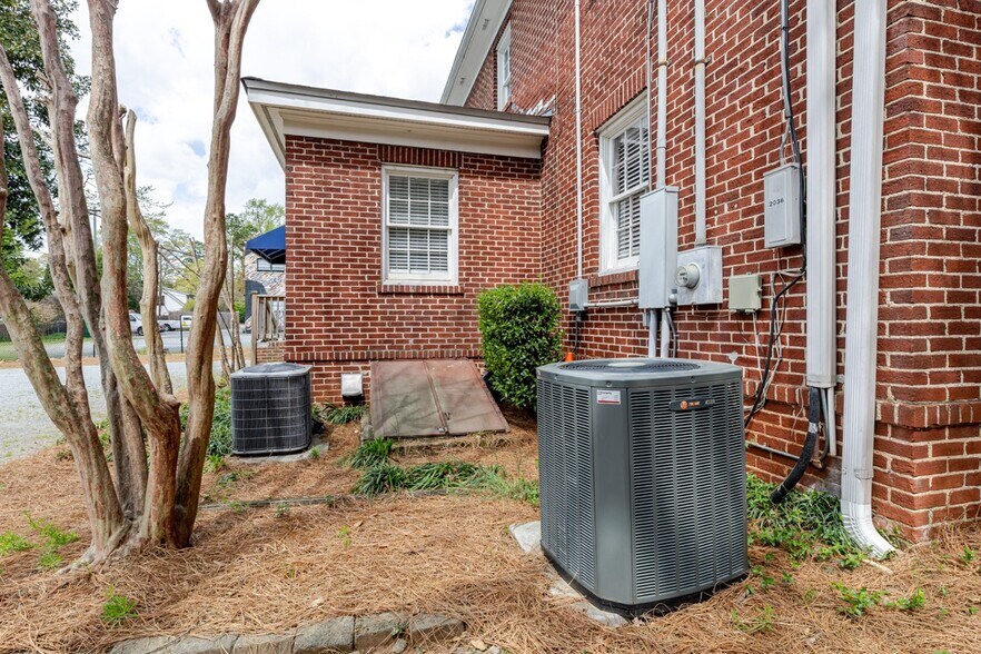 More Photos Of 2036 E 7th St, Charlotte Loft Creative Space For Sale