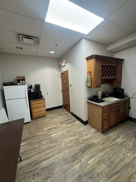 More Photos Of 400 E Wilson Bridge Rd, Worthington Research And Development For Lease