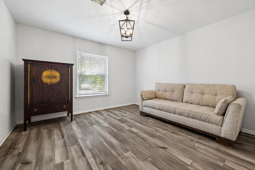 More Photos Of 5474 Imogene St, Houston Specialty For Sale