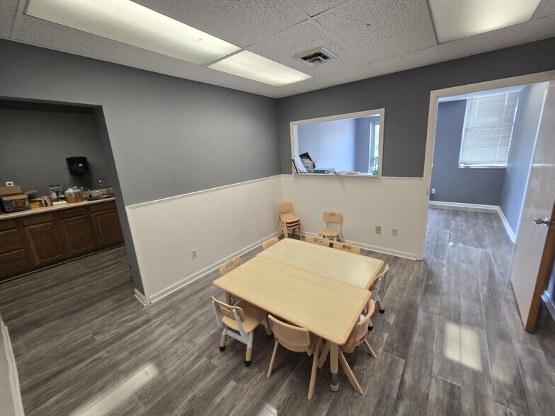 More Photos Of 3508 Maryville Pike, Knoxville Storefront For Lease