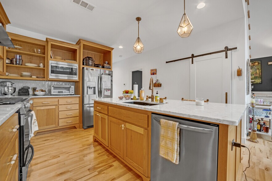 More Photos Of 446724 E 390 Rd, Langley Hotel For Sale