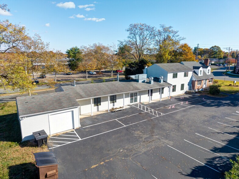 More Photos Of 93 Elm St, Old Saybrook Restaurant For Lease
