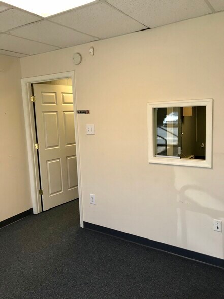 More Photos Of 1130 International Pky, Fredericksburg Warehouse For Lease