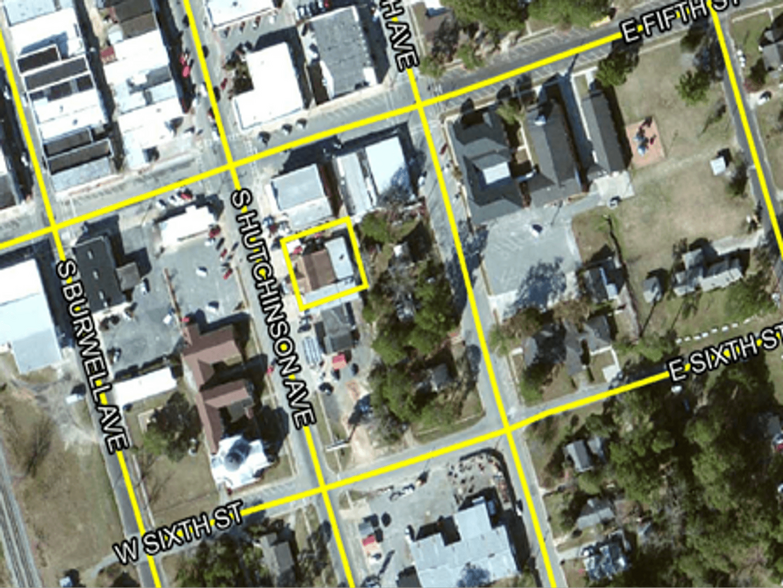 More Photos Of 211 S Hutchinson Ave, Adel Auto Repair For Sale