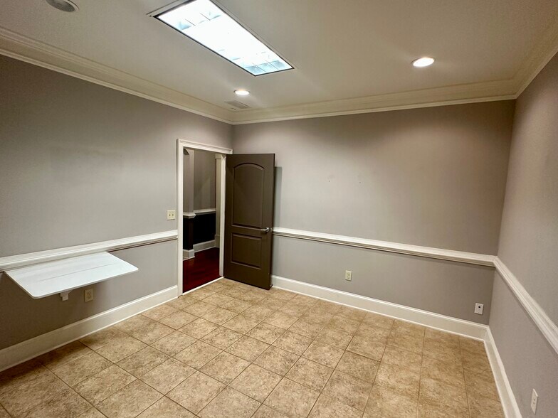 More Photos Of 4720 Peachtree Industrial Blvd, Berkeley Lake Office For Lease