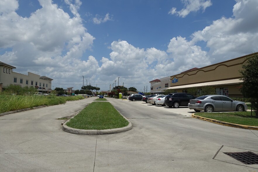 More Photos Of 12317 Bellaire Blvd, Houston Flex For Sale
