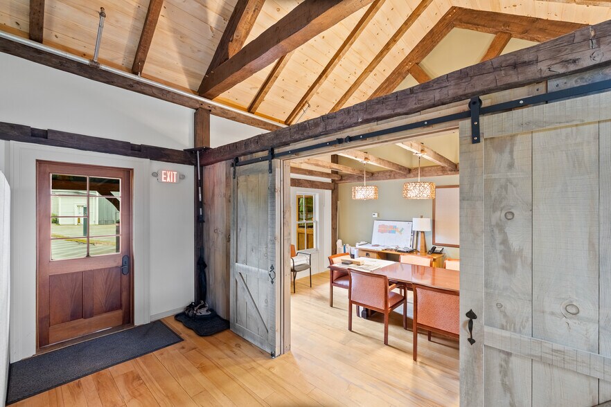 More Photos Of 114 Cemetery Ave, Manchester Center Office For Sale