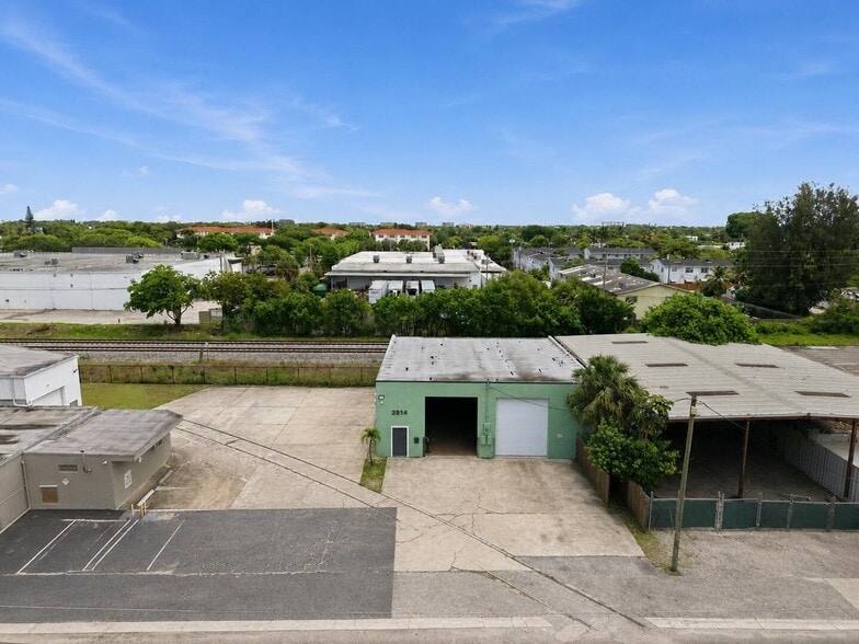 More Photos Of 2514 Park St, Lake Worth Warehouse For Lease