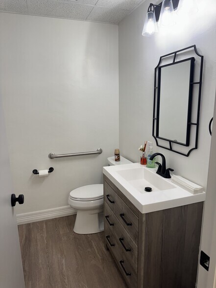 More Photos Of 2401 Tee Cir, Norman Office For Sale