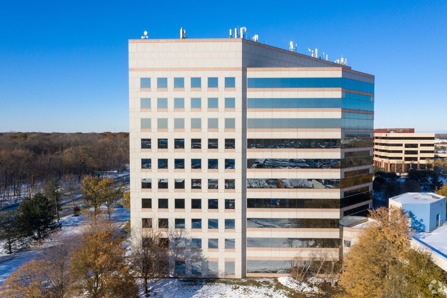 More Photos Of 25 NW Point Blvd, Elk Grove Village Office For Lease