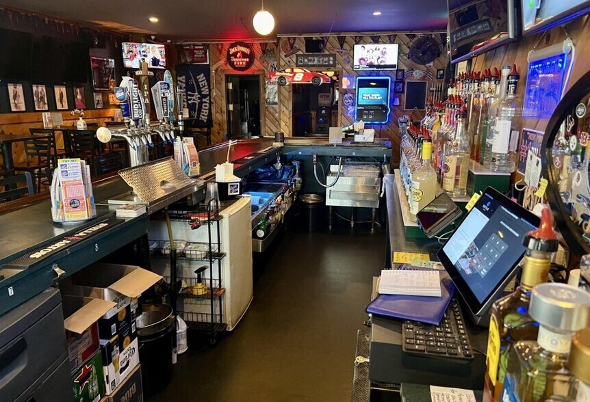 More Photos Of 1524 Van Vranken Ave, Schenectady Bar For Sale