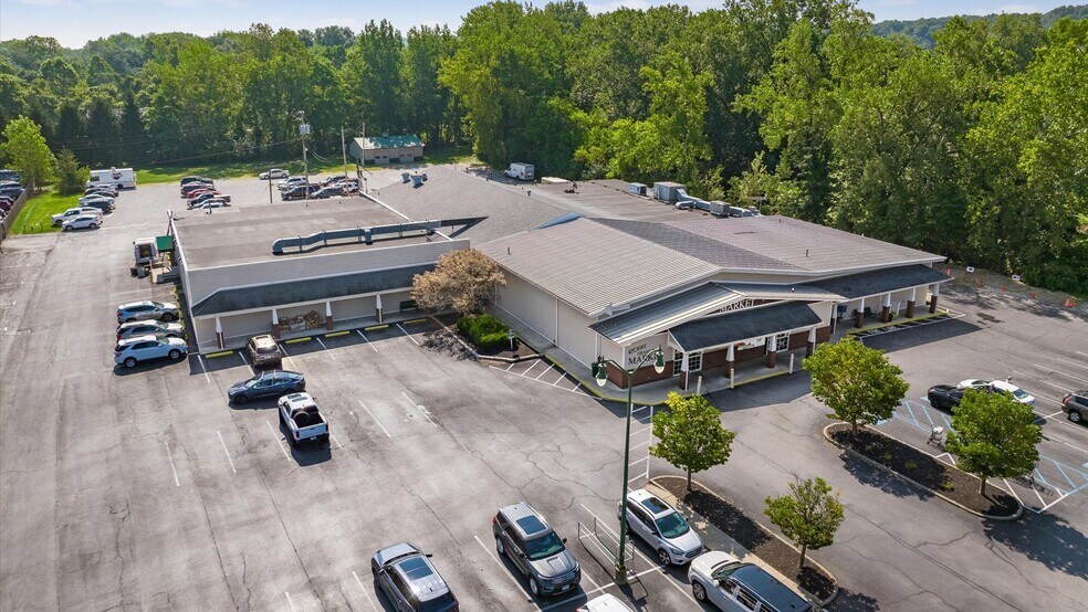 More Photos Of 484 S Main St, Granville Supermarket For Sale