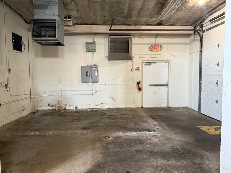 More Photos Of 36 Cedar St, East Hartford Manufacturing For Lease