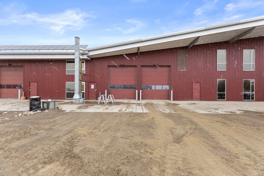 More Photos Of 261211 Wagon Wheel Way, Rocky View No 44 Light Manufacturing For Sale